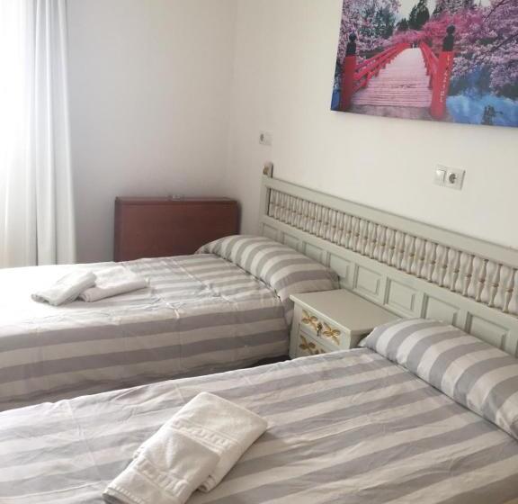 اتاق استاندارد سه نفره, Residencia Alclausell