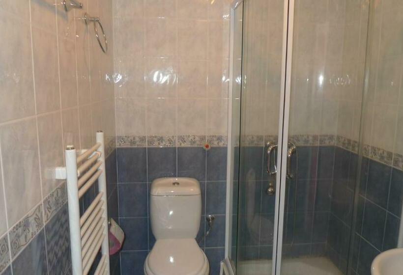 غرفة عائلية, Elitza