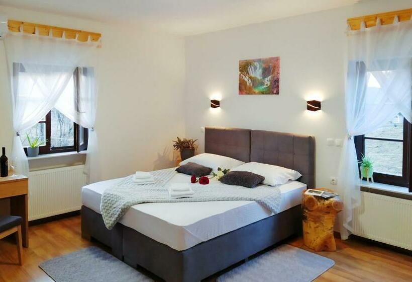 Deluxe room with river view, Plitvice Streaming