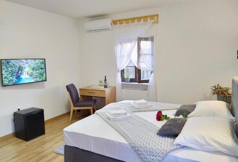 Deluxe room with river view, Plitvice Streaming