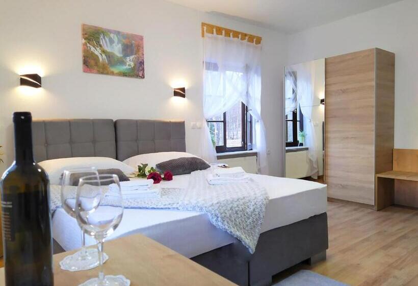 Deluxe room with river view, Plitvice Streaming