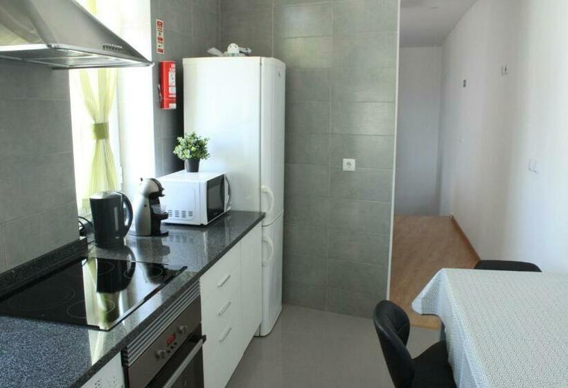 اتاق استاندارد با سرویس بهداشتی مشترک, Aveiro White House