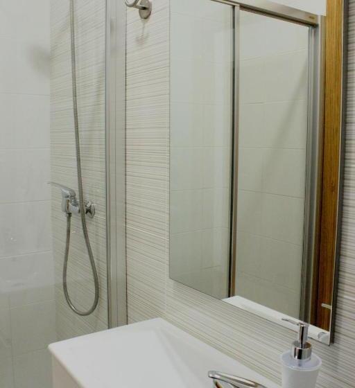 غرفة قياسية حمام مشترك, Aveiro White House