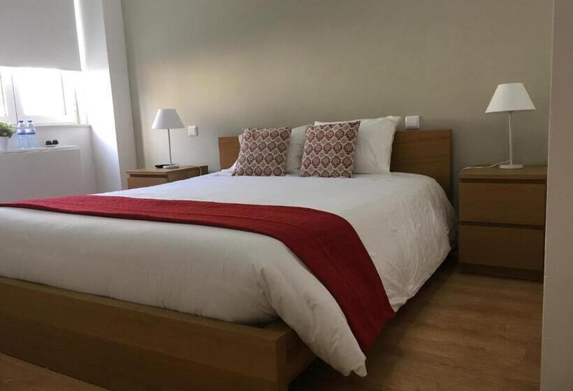 غرفة قياسية, Aveiro White House