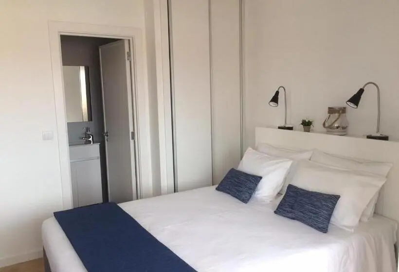 デラックススタジオ, Aveiro White House