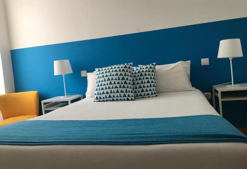 جناح جونيور, Aveiro White House