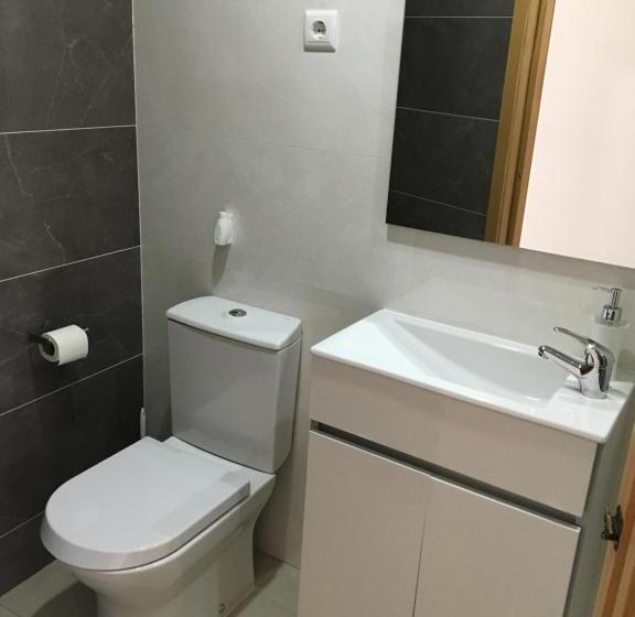 جناح جونيور, Aveiro White House