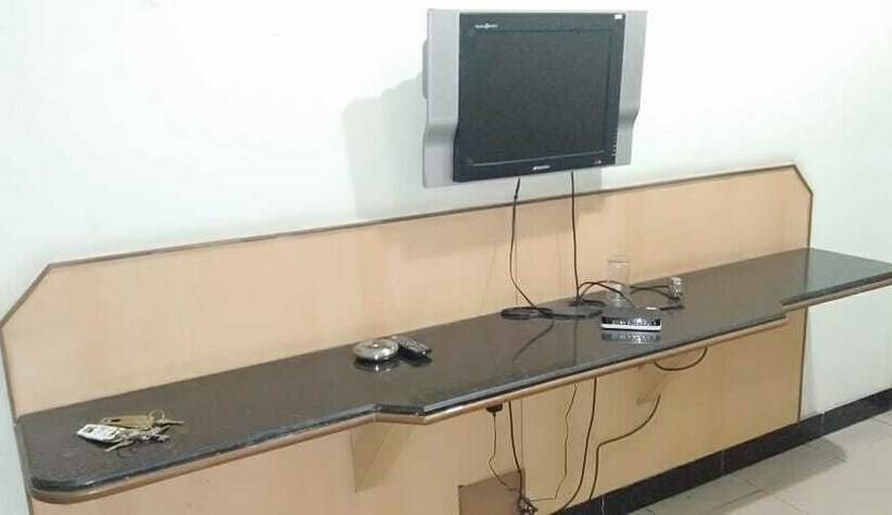 Номер Deluxe, Iroomz Hoysala Residency