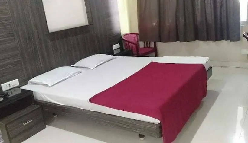 デラックスルーム, Iroomz Hoysala Residency