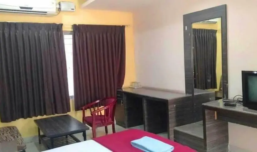 デラックスルーム, Iroomz Hoysala Residency