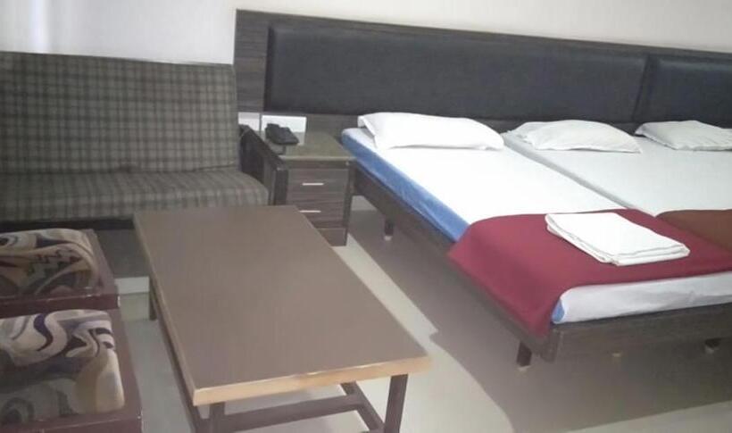 غرفة كلاسيكية ثلاثية, Iroomz Hoysala Residency