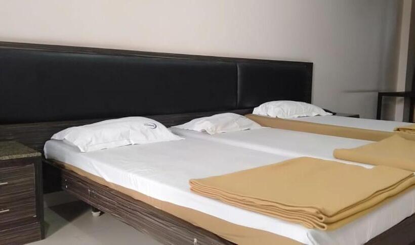 غرفة كلاسيكية ثلاثية, Iroomz Hoysala Residency