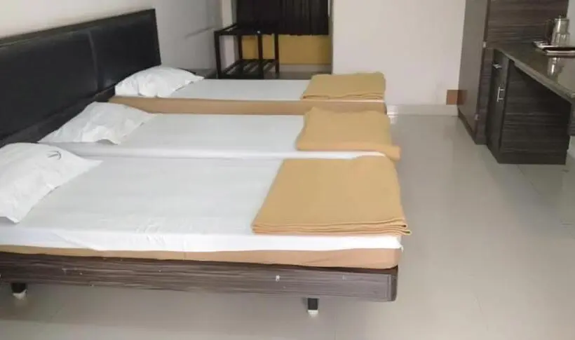 デラックスの４人部屋, Iroomz Hoysala Residency