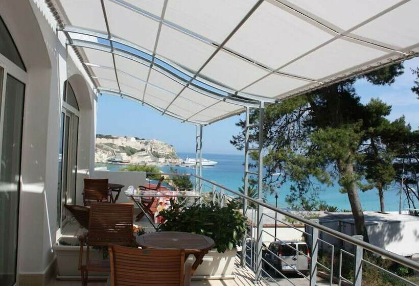 Трехместный Номер Стандарт с Видом, Micro Hotel Rossana