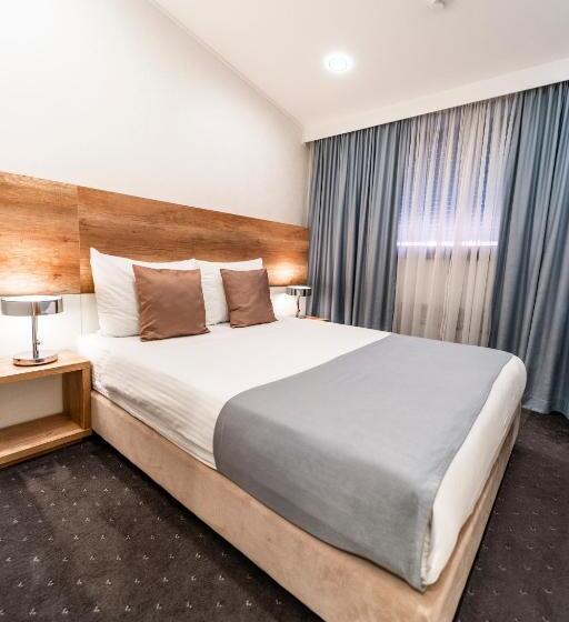 スタンダードルーム, Santiny