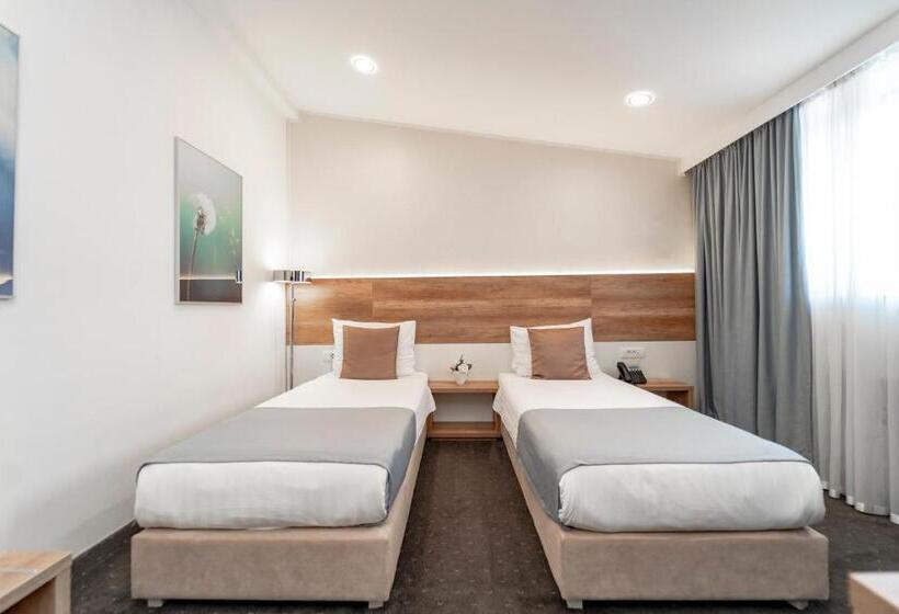 スーペリアールーム, Santiny