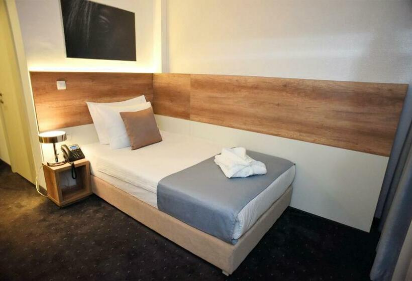 スタンダードシングルルーム, Santiny