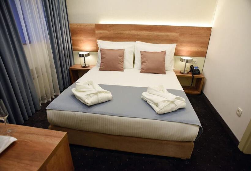 スーペリアースイート, Santiny