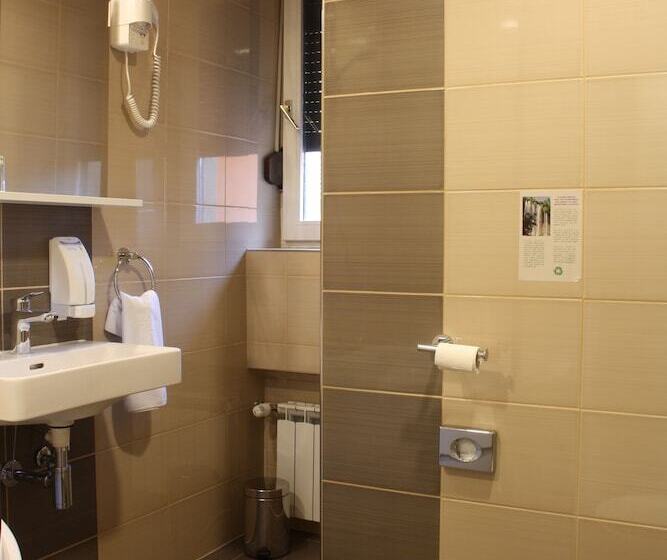 スーペリアースイート, Santiny