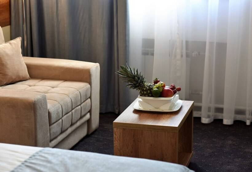 デラックスルーム, Santiny