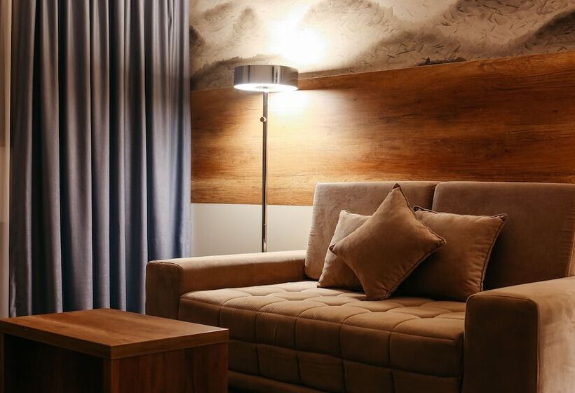 デラックスルーム, Santiny