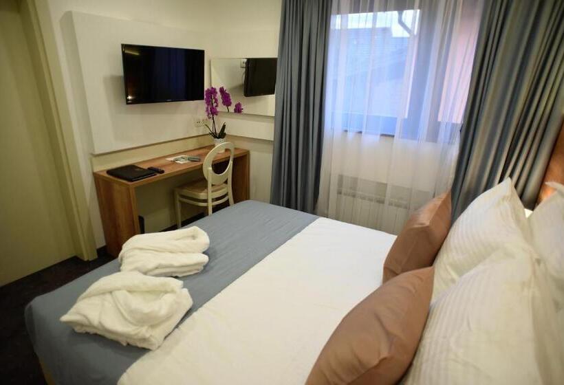 スーペリアースイート, Santiny