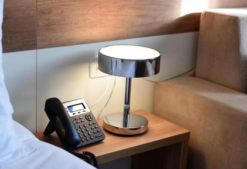 スーペリアースイート, Santiny