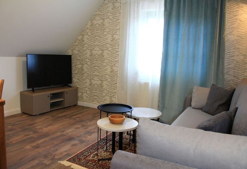 דירת חדר, Tesla's Gastro House Plitvice