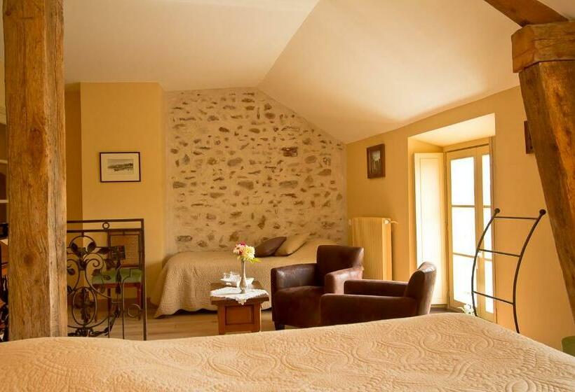 غرفة قياسية ثلاثية, La Petite Ferme