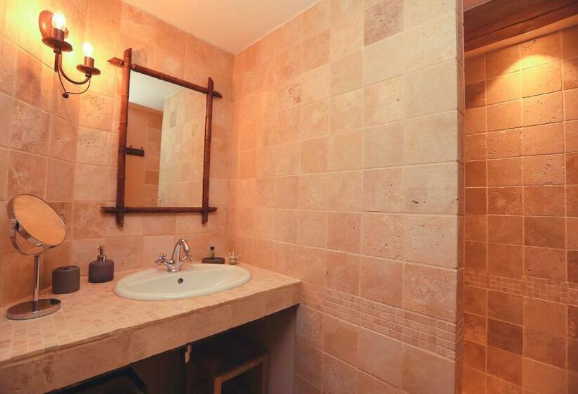 غرفة قياسية, La Petite Ferme