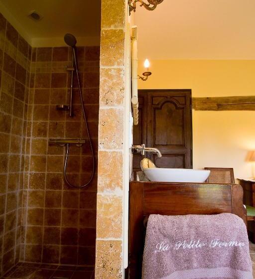 غرفة قياسية, La Petite Ferme