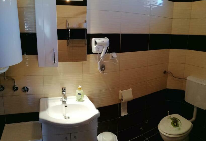 バルコニー付きスタンダードトリプルルーム, Plitvice Mountain Spring