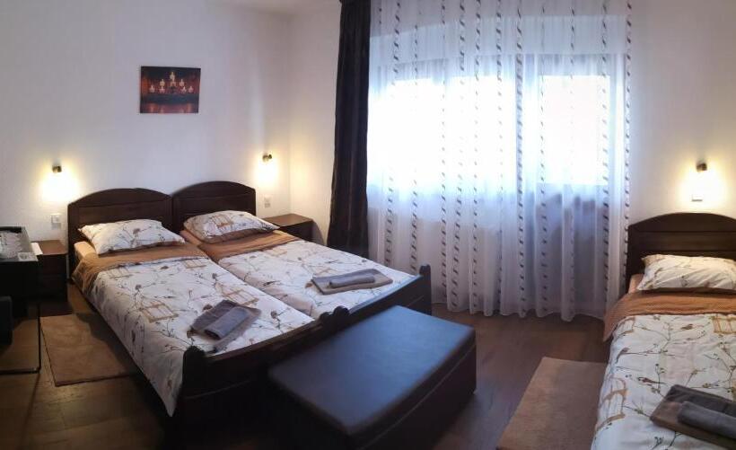 バルコニー付きスタンダードトリプルルーム, Plitvice Mountain Spring