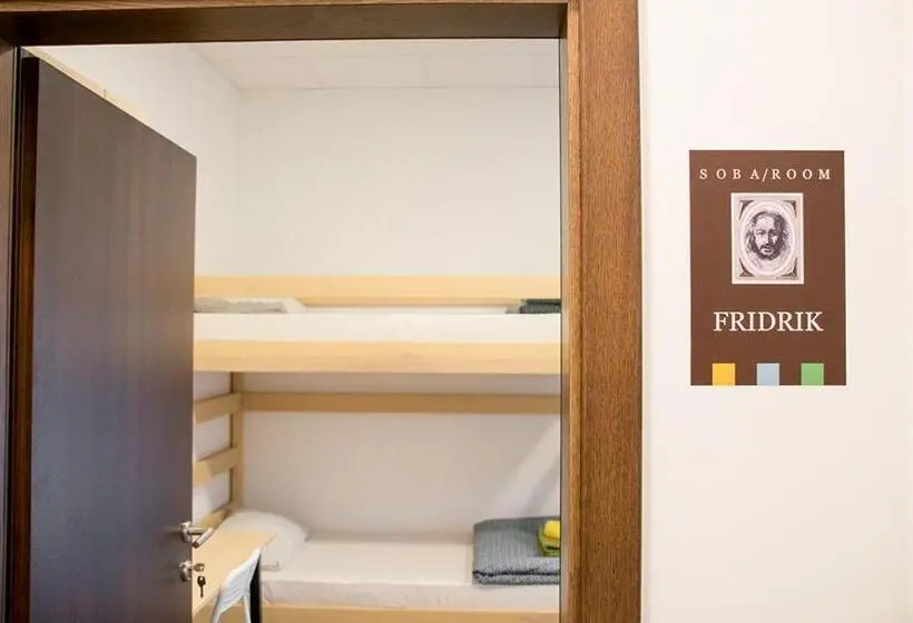 スタンダード４人部屋, Wine Hill Hostel