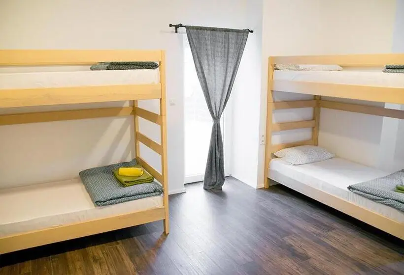 スタンダード４人部屋, Wine Hill Hostel