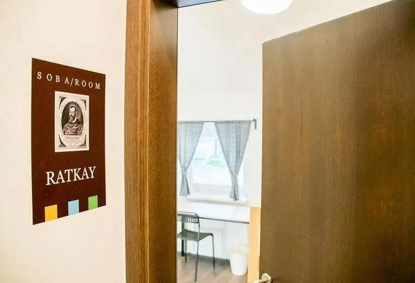 スタンダードトリプルルーム, Wine Hill Hostel