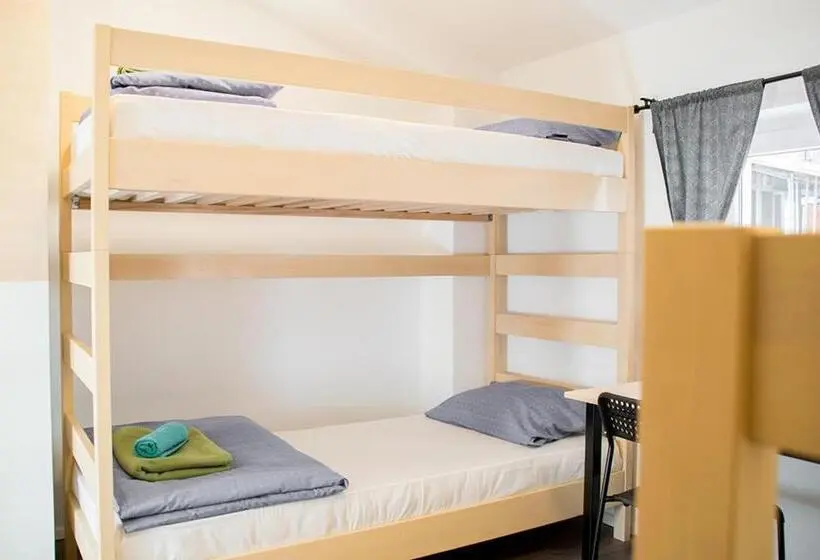 スタンダードトリプルルーム, Wine Hill Hostel