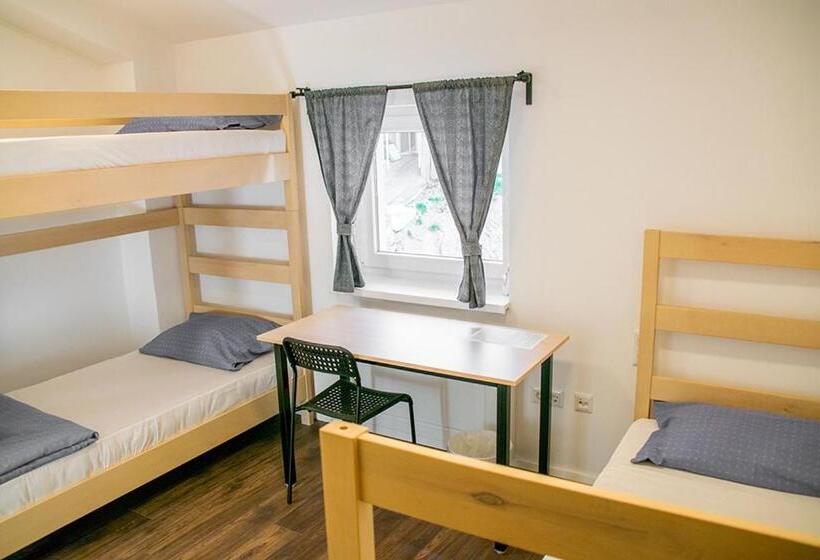 スタンダードトリプルルーム, Wine Hill Hostel