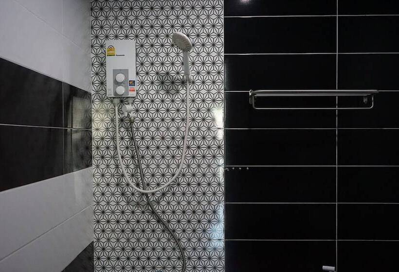 סוויטה משפחתית, Chaiyai River Front