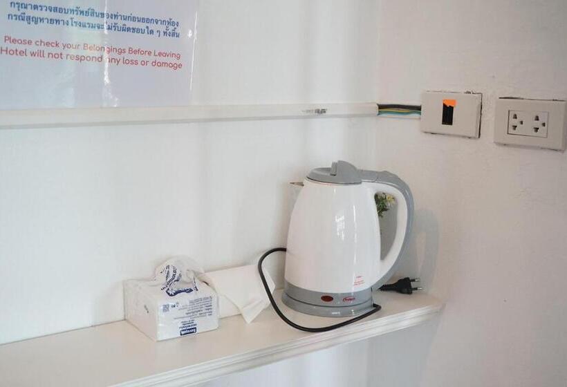 חדר דלוקס לשלושה, Chaiyai River Front