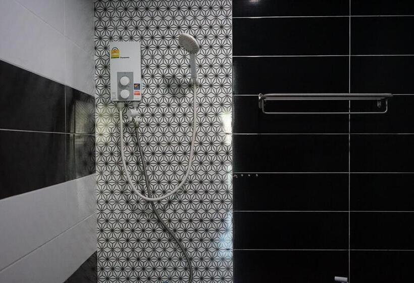 סוויטה משפחתית, Chaiyai River Front