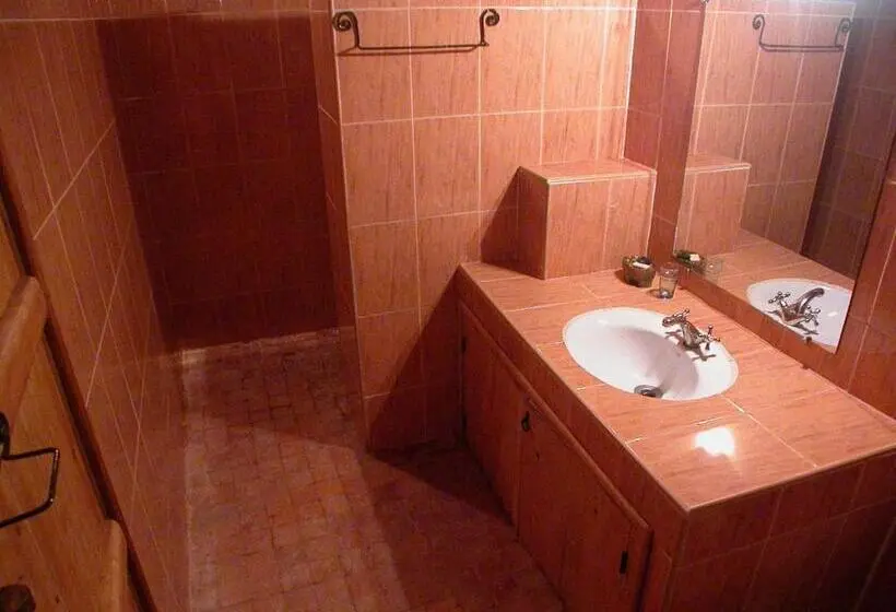 Standard Kolmen Hengen Huone, Gite Elkhorbat