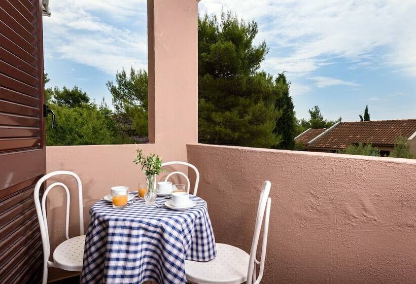 2-Bedroom Classic Apartment, Apartments Medena Budget