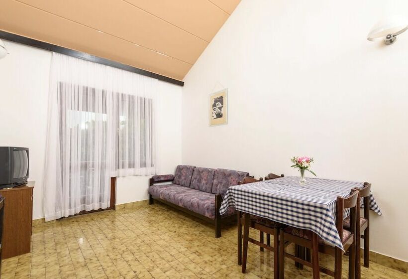 2-Bedroom Classic Apartment, Apartments Medena Budget