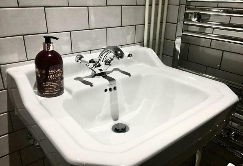 חדר סטנדרט, The Talkhouse