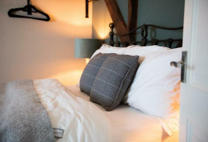 חדר סטנדרט, The Talkhouse