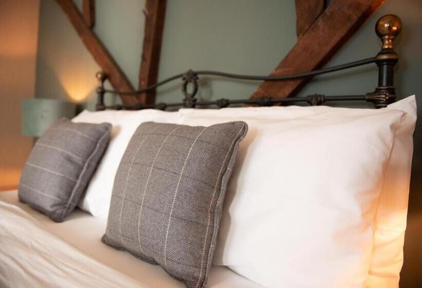 חדר בסיסי, The Talkhouse