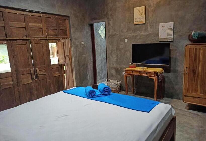 Номер Стандарт Вид на Бассейн, Watukarung Ristu Homestay