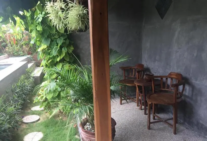 Camera Tripla Standard, Watukarung Ristu Homestay