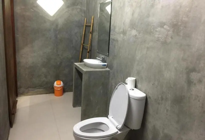 Camera Tripla Standard, Watukarung Ristu Homestay